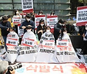 [포토]일본의 오염수 방류 결정 규탄 집단 삭발하는 대학생들
