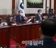 [포토]홍남기 직무대행, 국무회의 주재