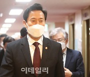 [포토]국무회의 입장하는 오세훈