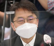 [포토]위원들의 발언 경청하는 박준식 최저임금위원장