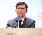 '천안함 재조사' 논란, 軍사망사고진상규명위원장 사의