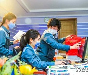 북한 평양가방공장, '아이들 밝은 모습' 그리며 도안 창작