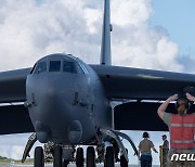 美 B-52H 전략폭격기 괌에 전진배치..'北·中 견제'