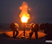 육군 50사단 동해안에서 야간 조명탄 사격 훈련