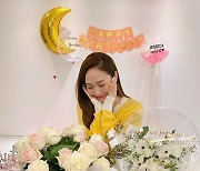 '타일러권♥' 제시카, 33세 생일맞이 "꽃미소 발사" [★SHOT!]