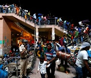 인도 '코로나 봉쇄령'에 이주노동자들 탈출 행렬