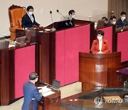 홍남기·김은혜 '설전'.. "왜 안되는지 살펴봤나" VS "자리를 바꾸자"