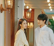 '오월의 청춘' 이도현‧고민시, 애틋한 '청춘 커플 포스터' 공개