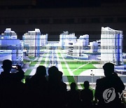 평양 밤하늘 수놓은 불꽃·레이저쇼..김일성 생일 기념 조명축전