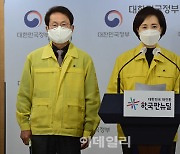 [포토]교육부, "5월부터 서울 학교에 코로나19 선제적 PCR 검사 도입"
