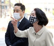 김부선 "이재명, 쌀 한 가마니라도 보내야"..법정서 눈물