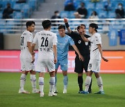 수원 최성근 핸드볼 PK+레드카드 논란, 축구협회 22일 판정소위원회 예정