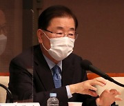 정의용 "일본, 위안부 협상 현실적 대안 내놔도 억지주장만 반복"