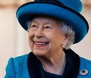 영국 여왕 95세 생일도 조용히.."필립공 추모에 감사"