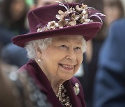 영국 여왕 95세 생일도 조용히.."필립공 추모에 감사"