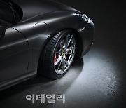 포르쉐 고성능 스포츠카 '718 박스터' 한국타이어 신고 달린다