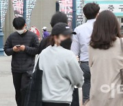 [포토]신규 확진자 105일만에 최다 '4차 유행 기로'