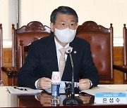 은성수 "9월까지 등록 안된 가상화폐 거래소 폐쇄될 수도"