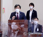원자력안전위원장 "후쿠시마 오염수 안전하지 않아"..모호한 발언 비판도
