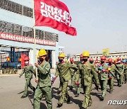 북한 "전구로 달려나간 진출자들의 투쟁"..황해제철소에서