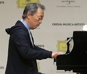 베토벤 피아노 소나타 30번 연주하는 '피아니스트' 정명훈