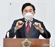 원희룡 지사 앞에서 합의문 찢은 도의원 "제2공항 갈등유발 말라"