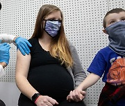 CDC "모더나·화이자 백신 접종 임신부, 부작용 위험 높지 않아"