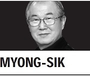 [Kim Myong-sik] President Moon must see the writing on the wall