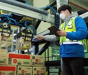 CJ Logistics using state-of-the-art robots to pick packages