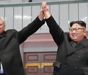 김정은, 쿠바 새 지도자에 사흘 연속 축하인사..눈길