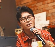 '유명가수전' 김범수 "대표곡 '보고 싶다', 싫을 때도 있었다" [TV스포]