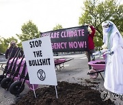 USA EARTH DAY PROTEST