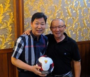 '베트남 야구 전도사' 이만수와  '베트남 축구 영웅' 박항서가 만났다