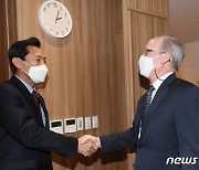 '35년전 서울서 결혼' 美대사대리에 오세훈 "많은 관심 부탁"