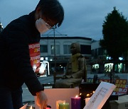 '미얀마 민주화운동 지지 위해 밝혀지는 촛불'