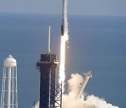 스페이스X, 첫 재활용 유인 우주비행 '크루-2' 발사