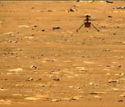 화성 헬기 '인저뉴어티' 2차 비행 성공.."52초 동안 날아"