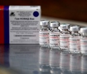 정부가 쏘아올린 러시아 백신 도입 논란..면역효과 vs 안전성