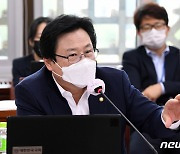 경찰, '투기 의혹' 강기윤 의원 압색..前 행복청장은 소환 조사