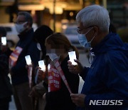 'LED 촛불로 미얀마 민주화 운동을 지지합니다.'