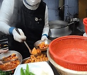 "국밥집 깍두기뿐만 아니었다" 부산시, 음식 재사용 식당 무더기 적발