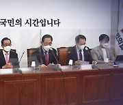 "탄핵 문제 있다"..'도로 한국당' 논란 가열
