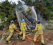 부산 영도구서 용접 불티로 산불..40여분 만에 진화(종합)