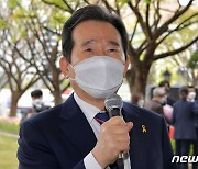 정세균 전 총리, 봉하마을 방문 시작으로 경남·부산 '민심 청취'