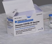 美 CDC "얀센 백신 즉각 접종 가능"..혈전 경고문 추가