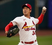 김광현, MLB 데뷔 후 최다 8K.. 첫 안타 신고하며 시즌 첫승