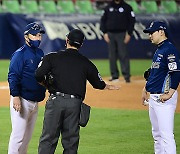 이동욱 감독 '김준희 주심에게 강력한 어필; [MK포토]