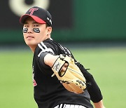 LG 선발 임찬규, '승리 향한 눈빛' [사진]