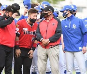 최형우 입단시켰던 김응룡,'고졸신인이 이렇게 컸네' [사진]