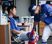 마수걸이 홈런포 송준석,'민호형! 축하 좀 해줘요' [사진]